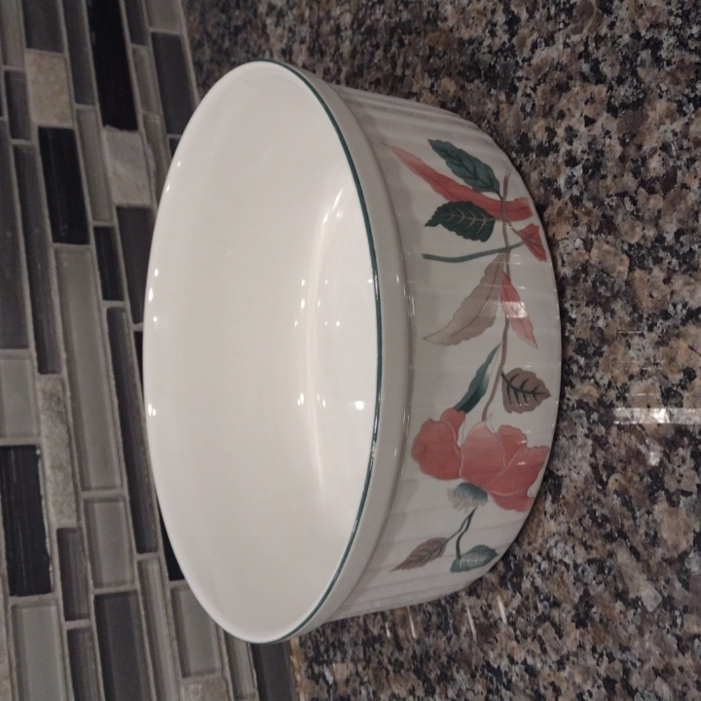 Mikasa Silk 🌺 Flowers lrg Souffle discontinued 9 in, like new